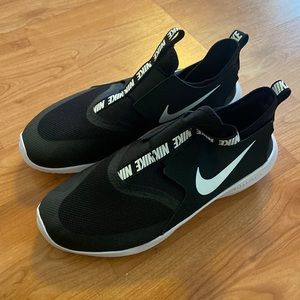 Nike Kids Flex Runner (big kids) 7Y